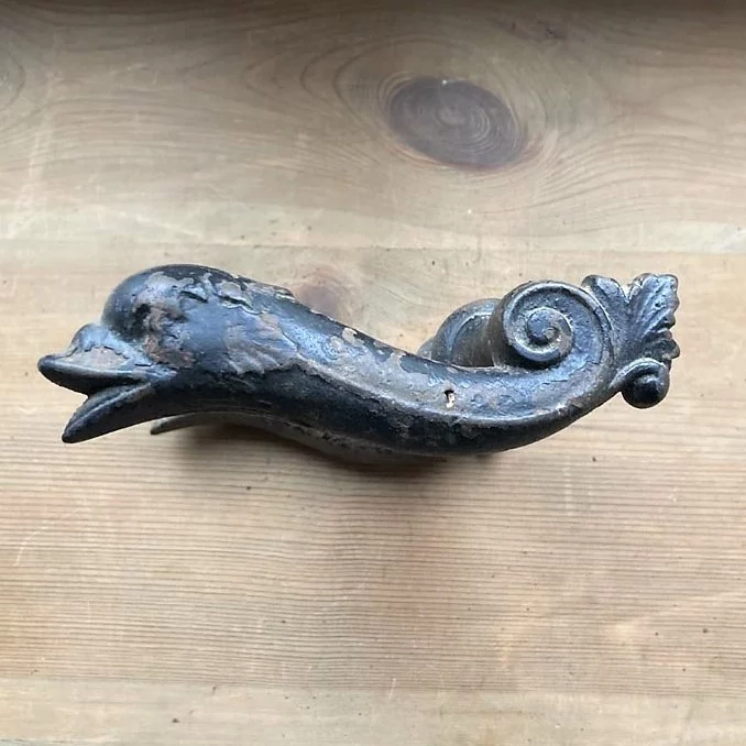 Gusseiserne Haustürdrückergarnitur Nr. 4 Delphinkopf – Bild 5