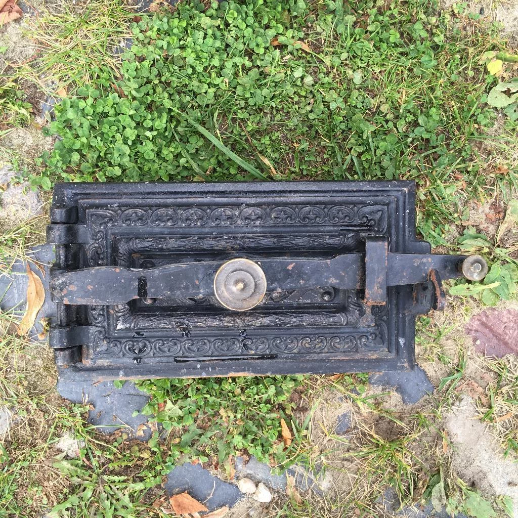 Set Nr. 02 Gusseisen Kachelofentüren Gründerzeit – Bild 4