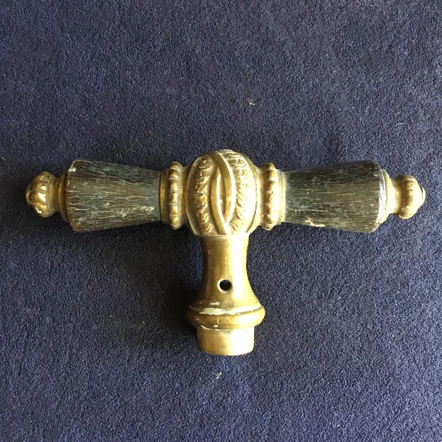 Fensterolive Nr. 106 Gründerzeit Messing / Horn