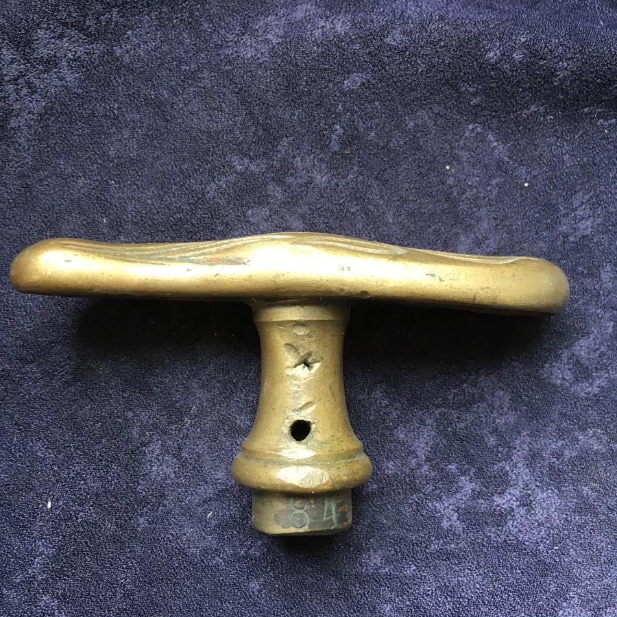 Fensterolive Nr. 112 Jugendstil Messing mit Schilf Ornament – Bild 3