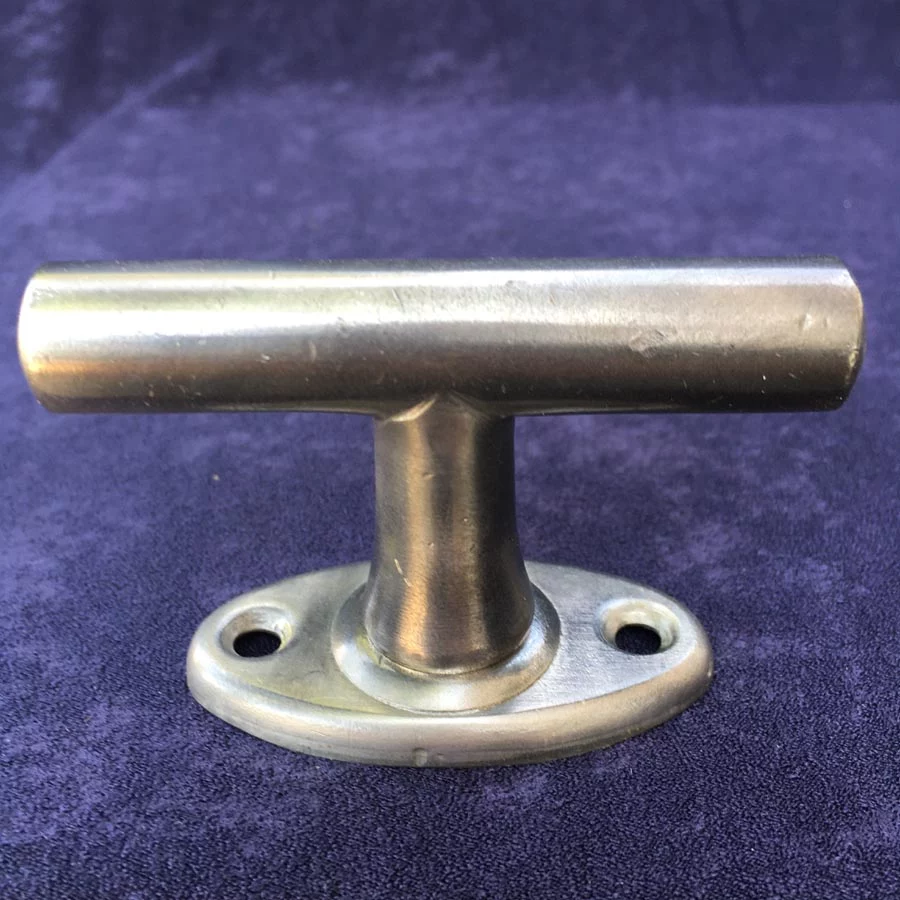 Fensterolive Nr. 123 Bauhaus gegossen Messing / vernickelt – Bild 3