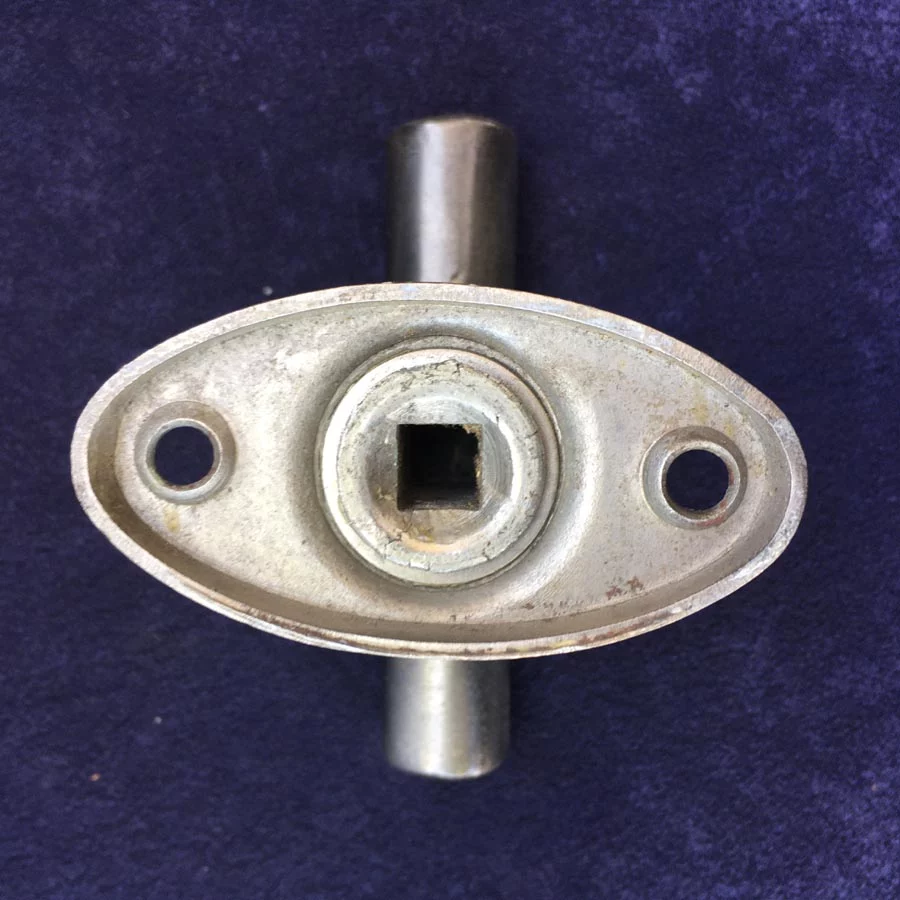 Fensterolive Nr. 123 Bauhaus gegossen Messing / vernickelt – Bild 6