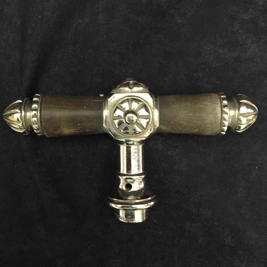 Fensterolive Nr. 128 Gründerzeit Messing vernickelt / Horn