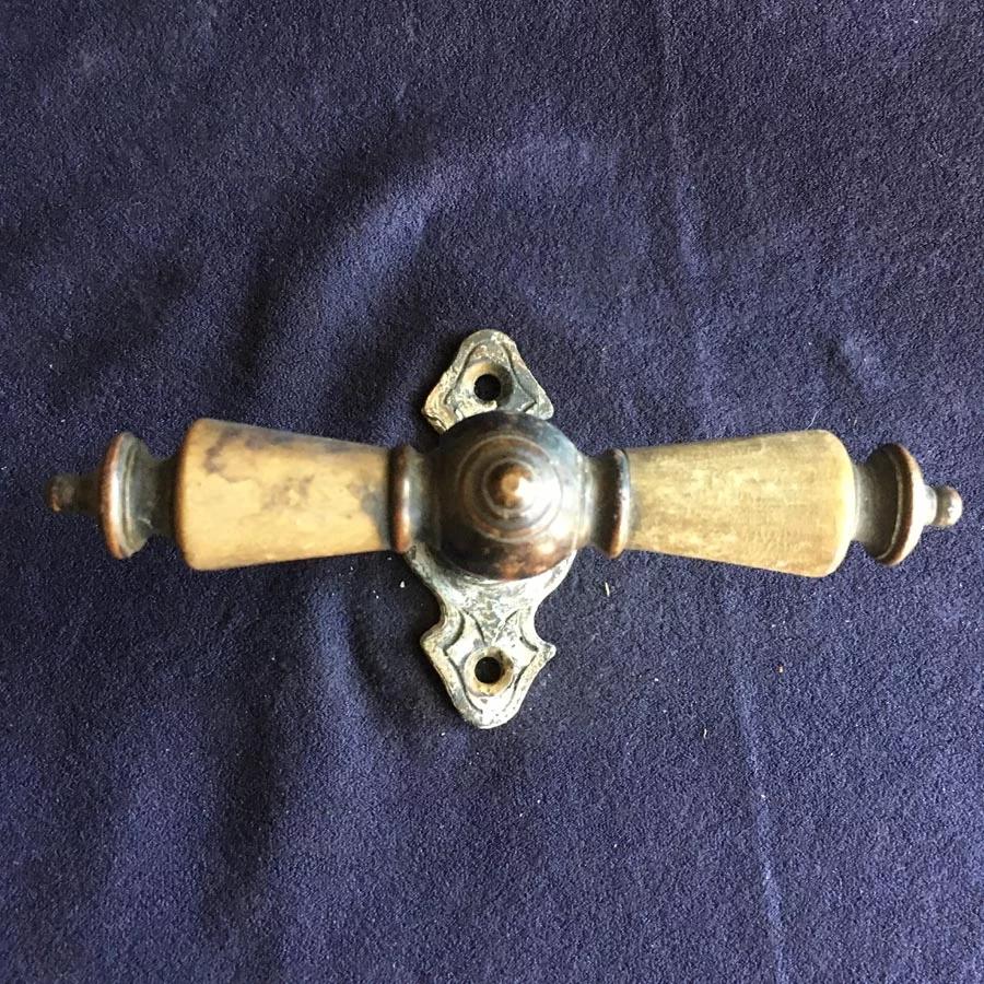 Fensterolive Nr. 141 Gründerzeit Messing vernickelt / Horn – Bild 2