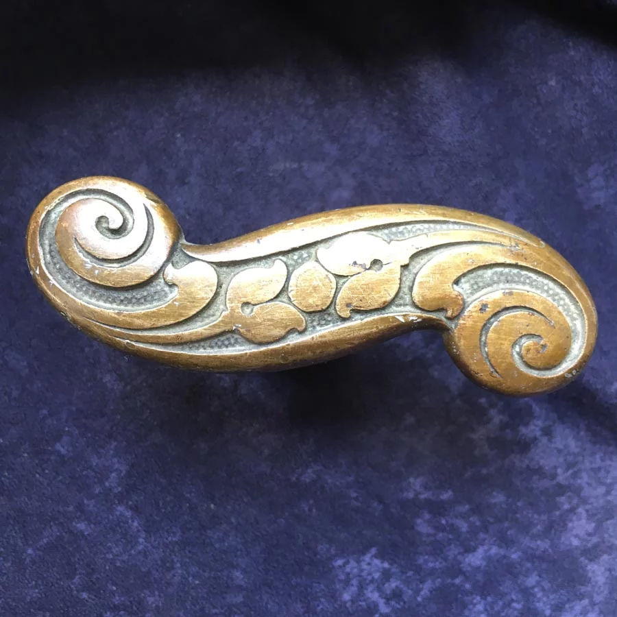 Fensterolive Nr. 146 Jugendstil Messing mit Blumen Ornament – Bild 2