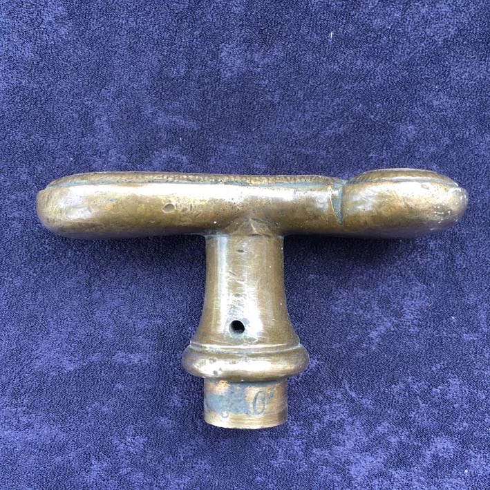 Fensterolive Nr. 156 Gründerzeit Messing mit Ornament – Bild 3