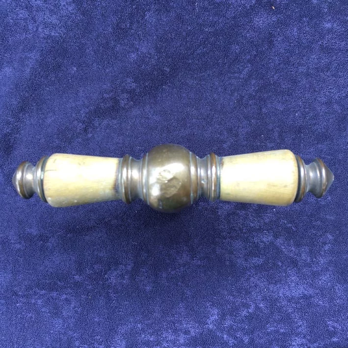 Fensterolive Nr. 157 Gründerzeit Messing vernickelt / Horn – Bild 2