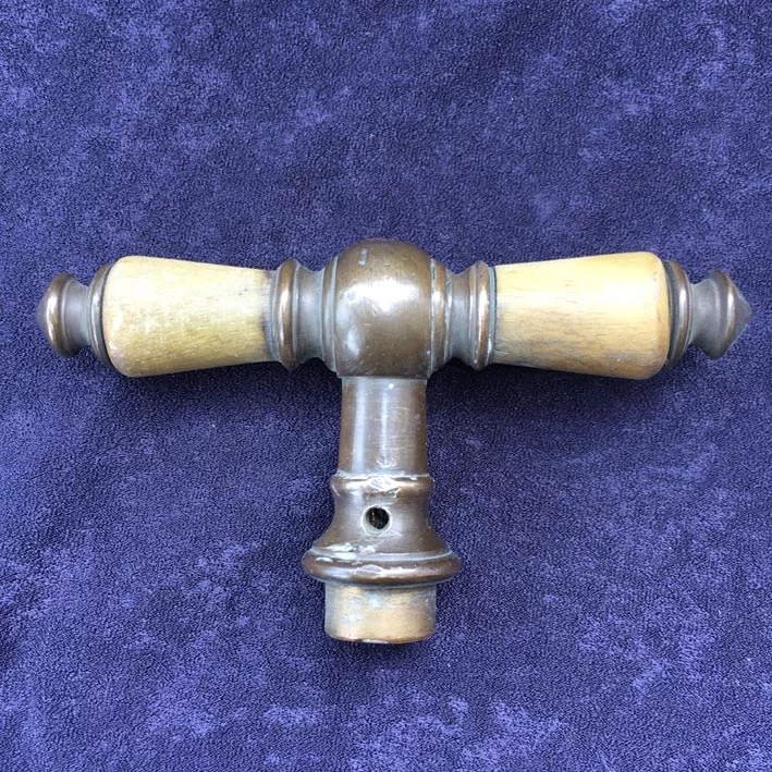 Fensterolive Nr. 157 Gründerzeit Messing vernickelt / Horn