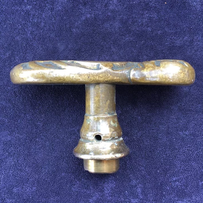 Fensterolive Nr. 158 Gründerzeit Messing mit Ornament – Bild 5