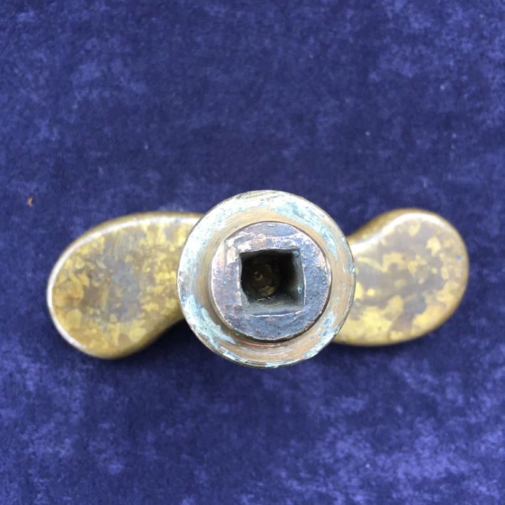 Fensterolive Nr. 158 Gründerzeit Messing mit Ornament – Bild 4