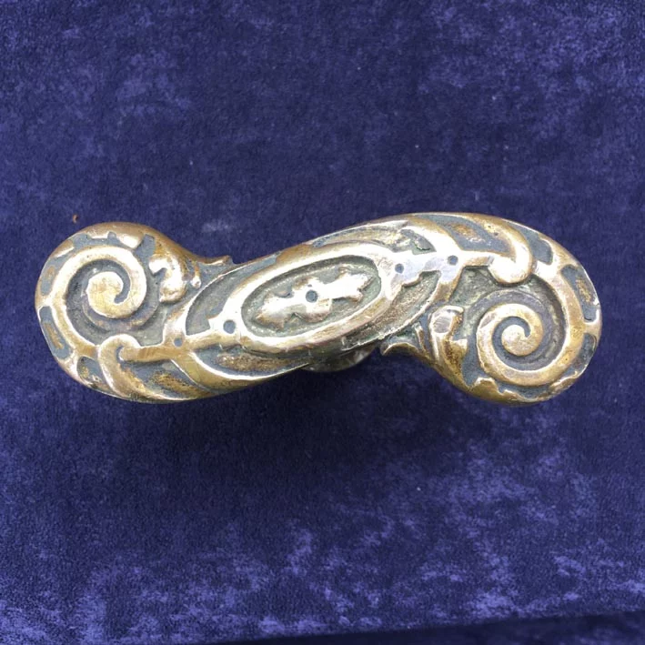 Fensterolive Nr. 158 Gründerzeit Messing mit Ornament – Bild 2