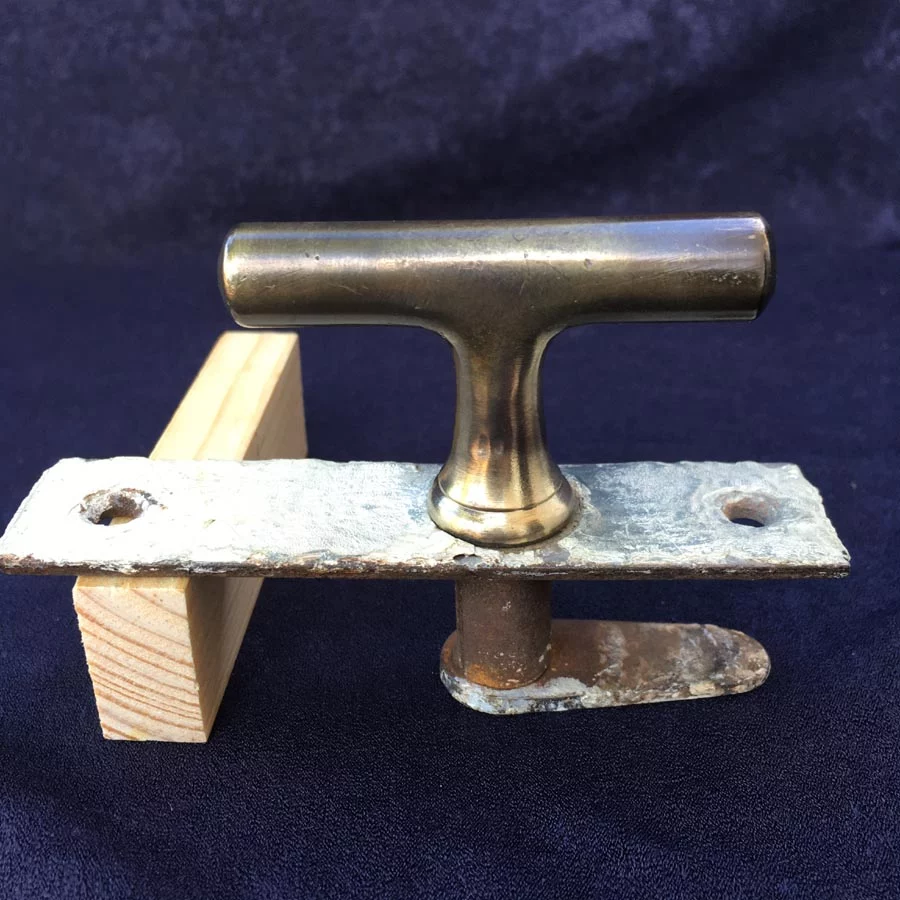 Fensterolive Nr. 225 Bauhaus gegossen Messing / vernickelt – Bild 3