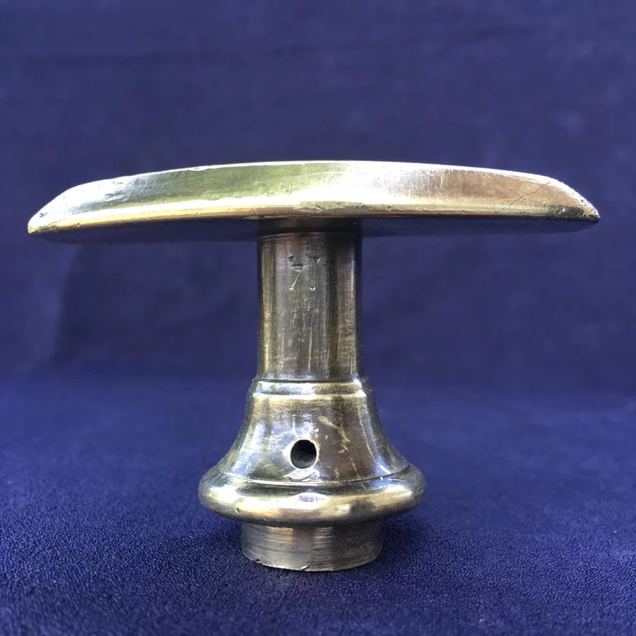 Fensterolive Nr. 230 Bauhaus Messingguss Baton Schliff