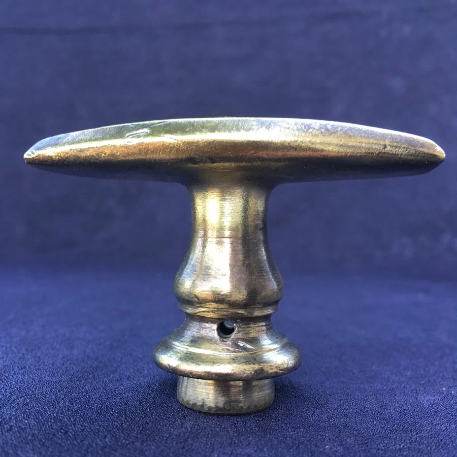 Fensterolive Nr. 242 Bauhaus Messingguss Baton Schliff