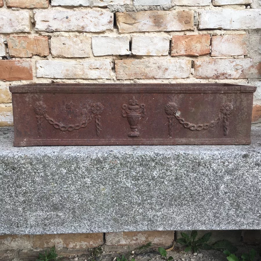 Jardiniere, Blumenkasten bzw. Pflanzschale aus Gusseisen