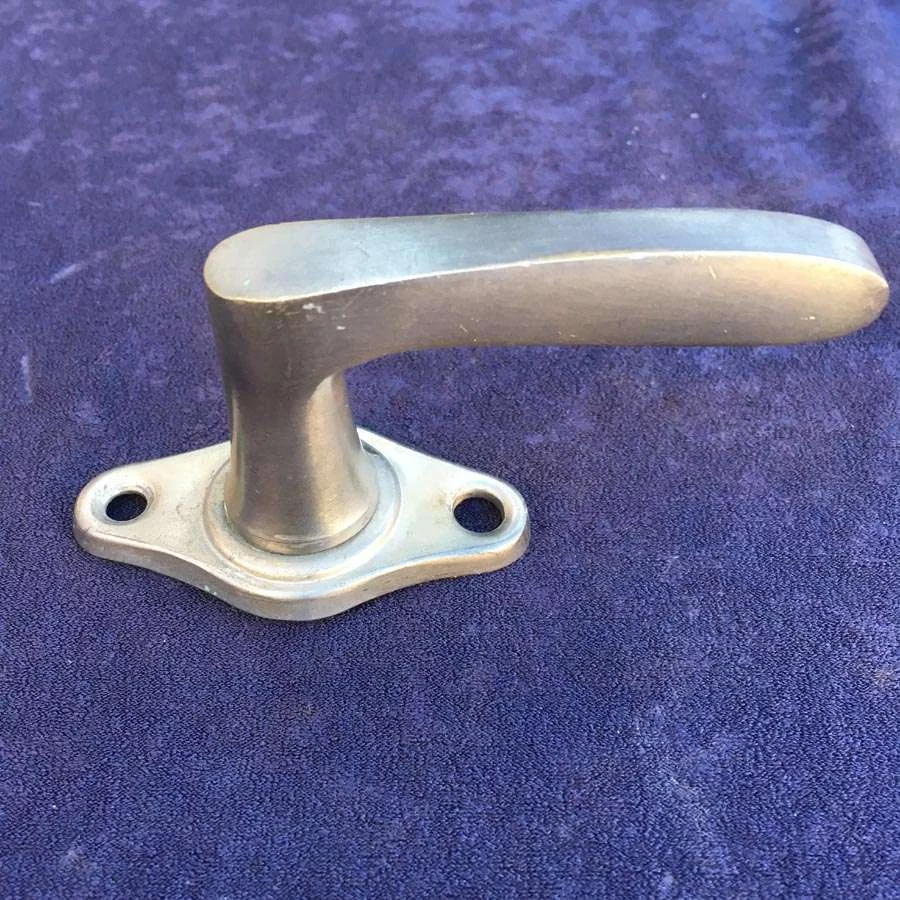 Fensterolive Nr. 257 Bauhaus vernickelt