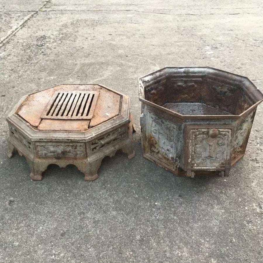 Gusseiserne Unterteil von einem Gussofen (Brennkammer) Nr. 30 – Bild 10