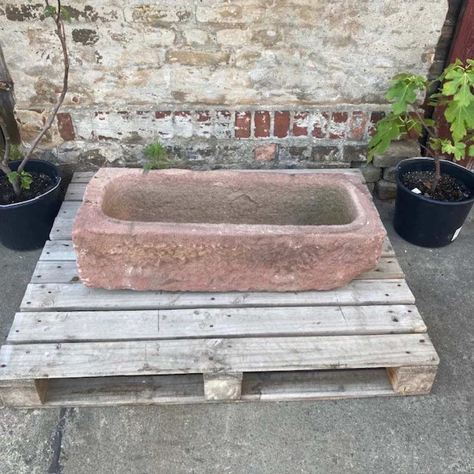 Wassertrog Futtertrog aus roten Wessersandstein